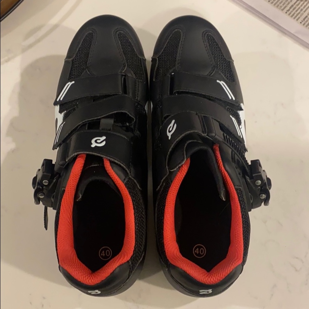 Peloton cycling shoes with clip